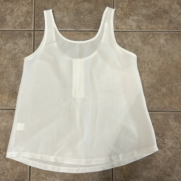 White Tank With Three Buttons Size M - Picture 3 of 3